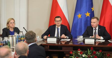 PiS chce obniżyć ceny prądu. Sejm za zniesieniem obowiązku sprzedaży energii przez giełdę
