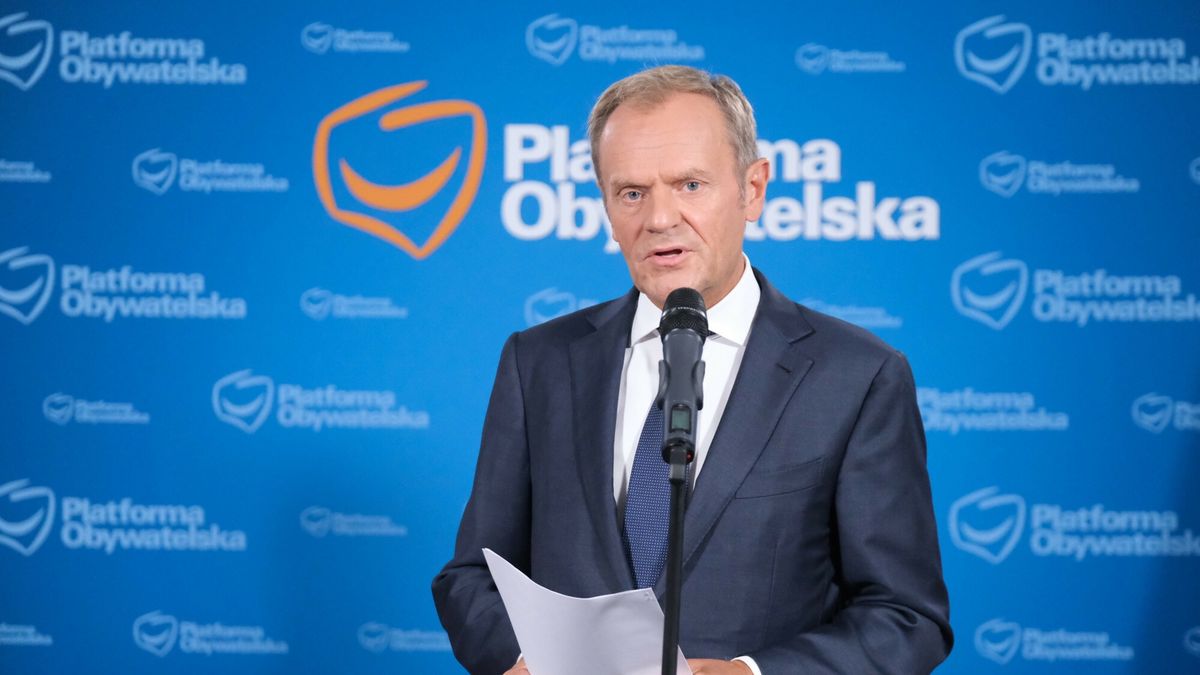 Donald Tusk spotka? si? z ekspertami medycznymiFot. Mateusz Grochocki/East News, Warszawa, 29.07.2021. Konferencja prasowa przewodniczacego PO Donalda Tuska (n/z) po spotkaniu z ekspertami medycznymi.Mateusz Grochocki