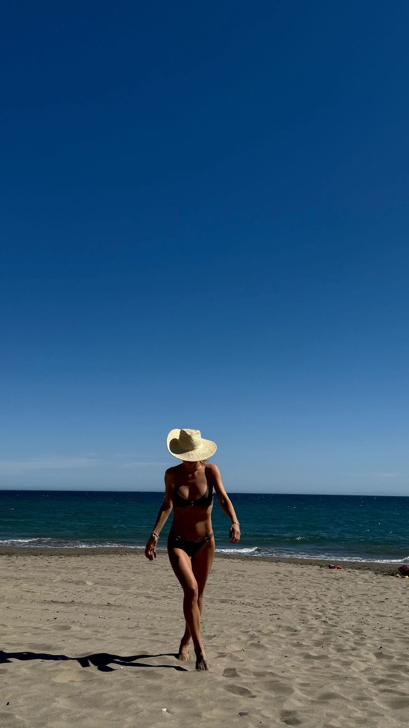 Maja Bohosiewicz na plaży w Hiszpanii