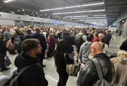 Godzinami czekali na odprawę. Tłumy na lotnisku w Polsce. Oto nagranie