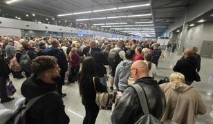 Godzinami czekali na odprawę. Tłumy na lotnisku w Polsce. Oto nagranie