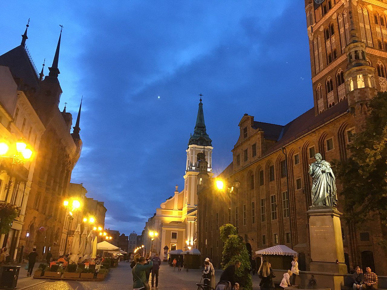 Krwawy rozbój na toruńskiej starówce. Sprawcy grozi dożywocie