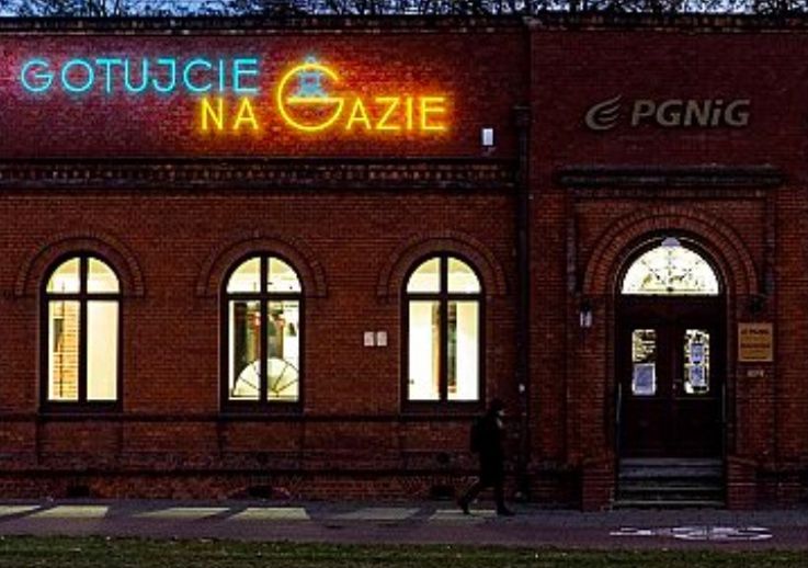 Warszawskie neony. Jak w przed wojną. Powróci napis "Gotujcie na gazie"