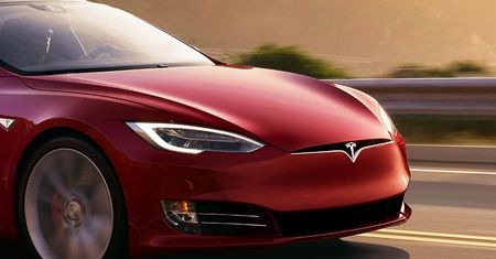 Dlaczego Elon Musk zamierza wycofać firmę Tesla z giełdy i dlaczego dopiero teraz?