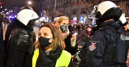 Strajk Kobiet. Barbara Nowacka ostro o policji: Będą rozliczeni