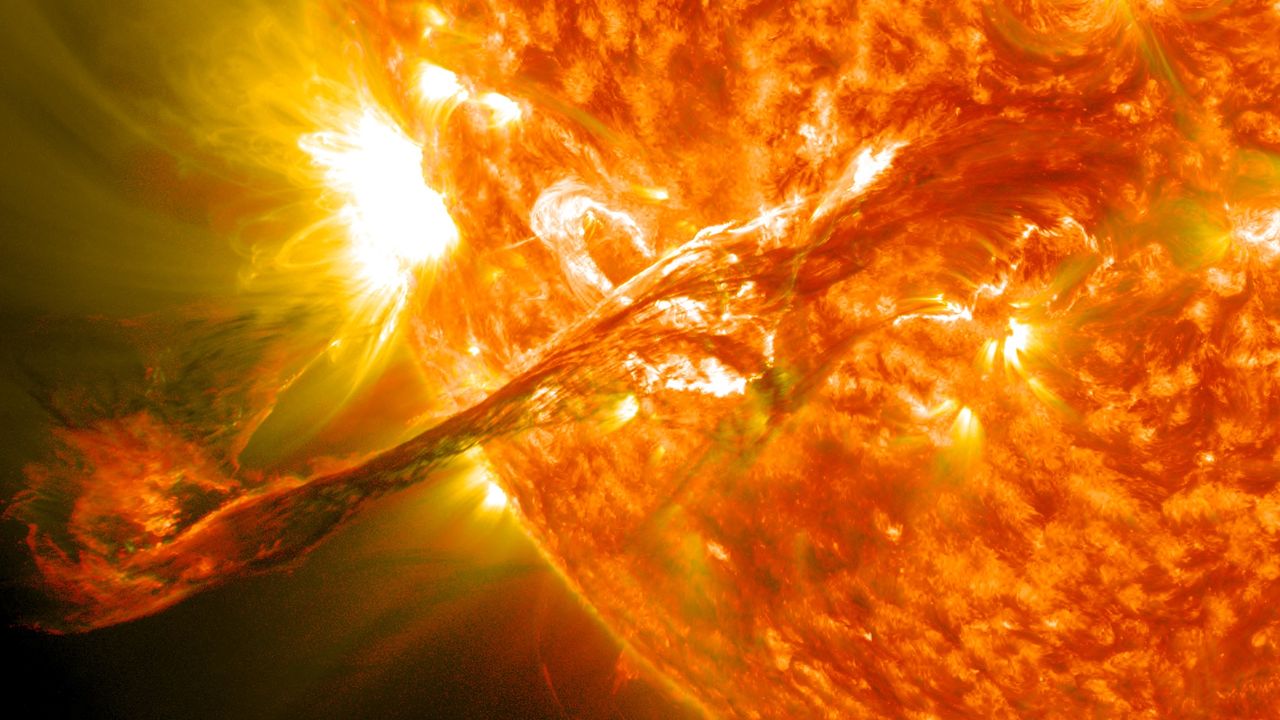 W stronę Słońca. Nowy satelita i monitorowanie pogody kosmicznej