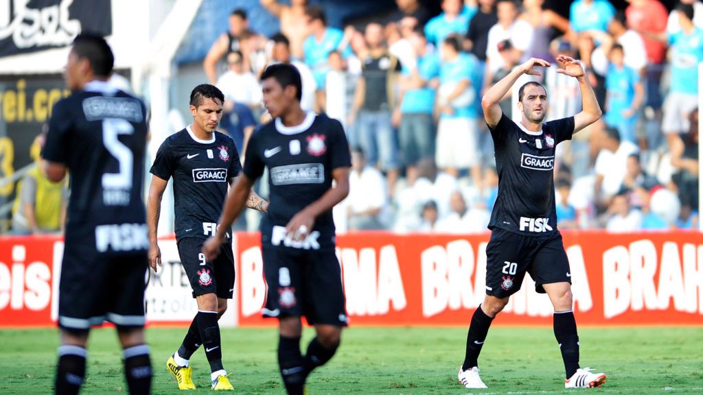 Zdjęcie okładkowe artykułu: Getty Images / Helio Suenaga/LatinContent / Na zdjęciu: piłkarze Corinthians Sao Paulo