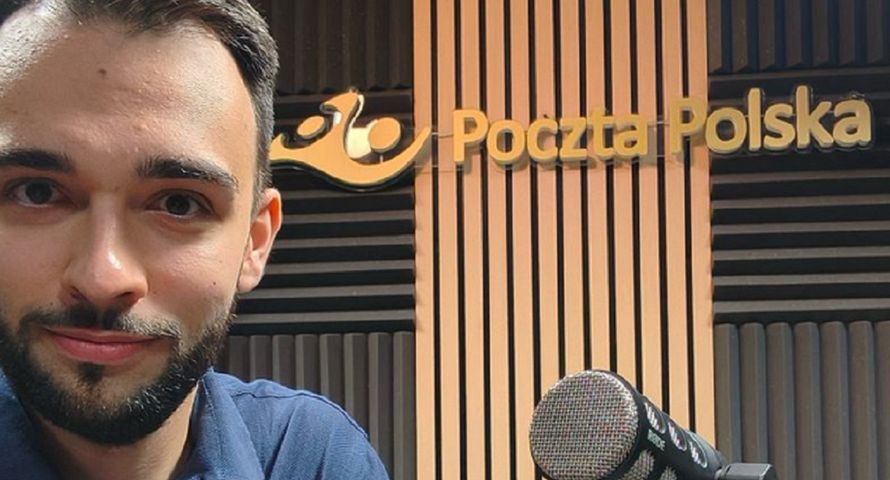 Artur Ryszkiewicz w biurze komunikacji Poczty Polskiej