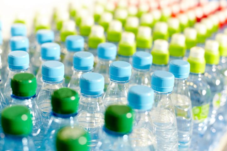 Porównanie popularnych wód butelkowanych