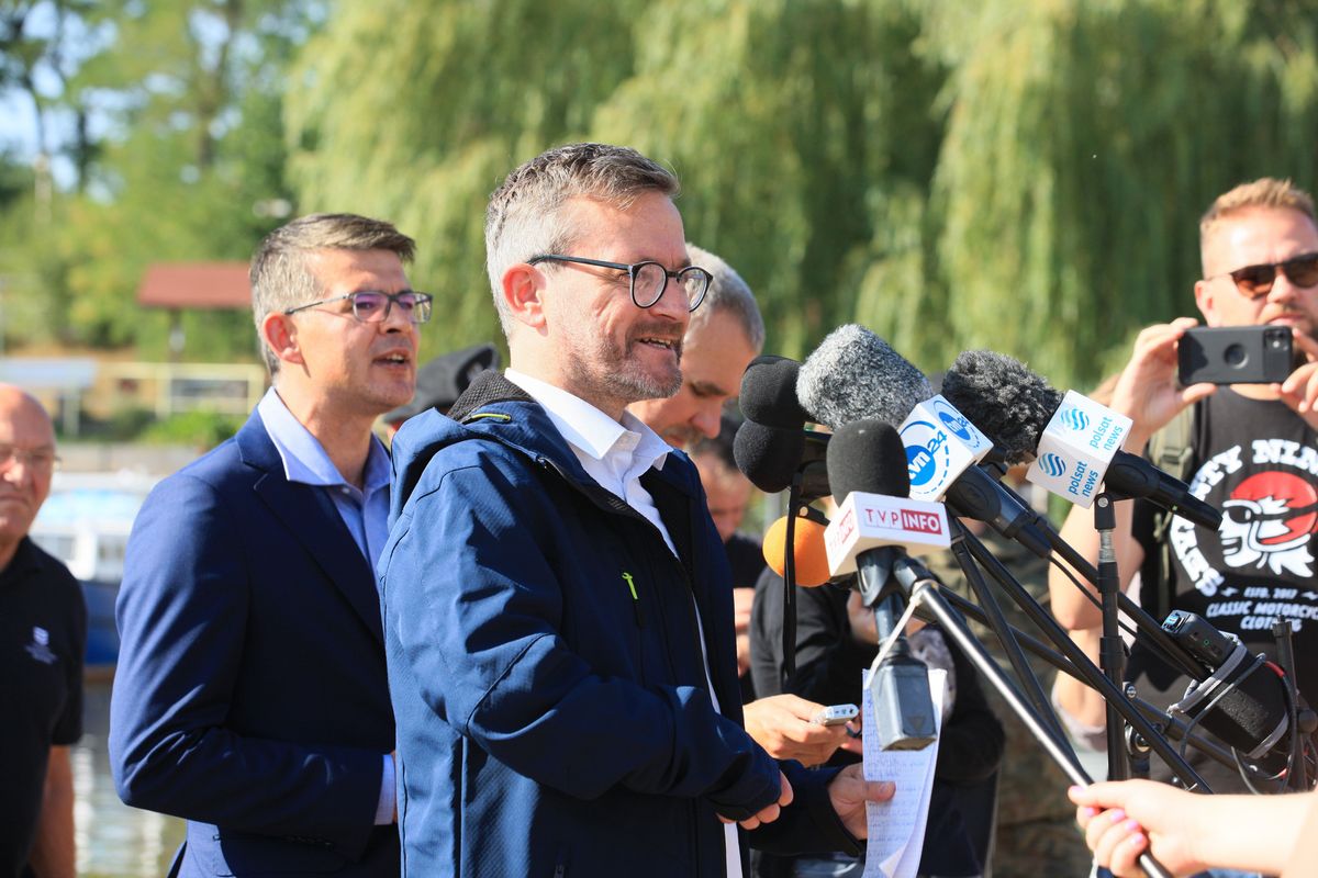 Wiceminister Witkowski połączył w swoim wystąpieniu kryzys ekologiczny na Odrze z prezydentami Gdańska i Warszawy