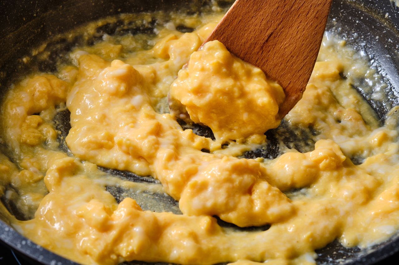 Dodaj to do jajecznicy, a będziesz syty aż do obiadu. Zapomnisz o podjadaniu