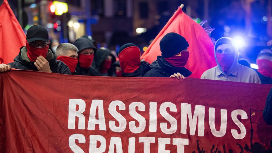 Demonstracja w centrum Frankfurtu przeciwko prawicowemu ekstremizmowi