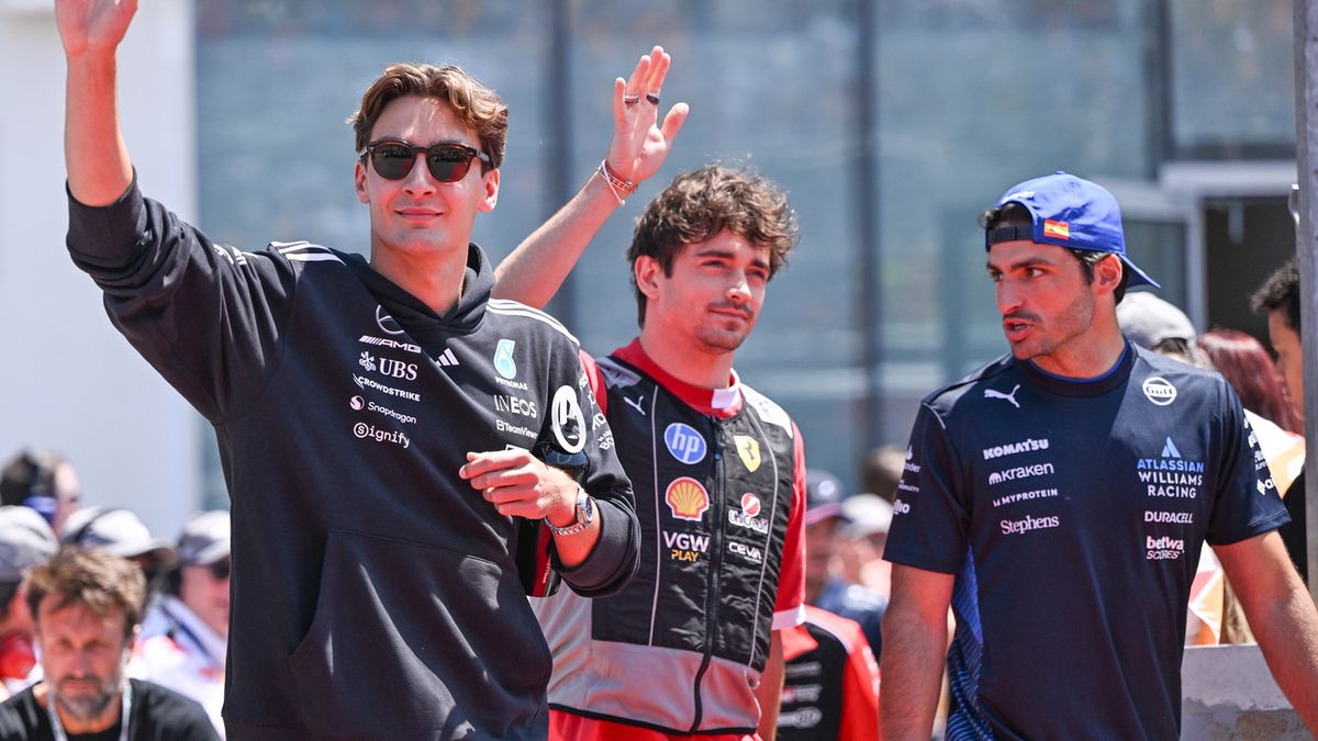 Getty Images / Artur Widak / Na zdjęciu: od lewej George Russell, Charles Leclerc i Carlos Sainz