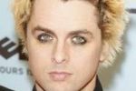 Wokalista Green Day kinowym, amerykańskim idiotą