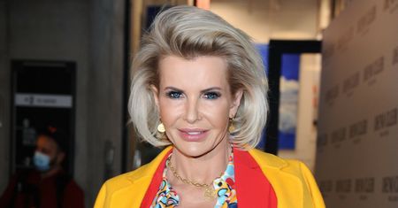 Joanna Racewicz na pokazie mody. Włożyła wielobarwny strój