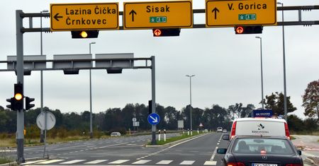 Czesi chcą jechać na wakacje. Biura podróży chcą specjalnych "korytarzy"