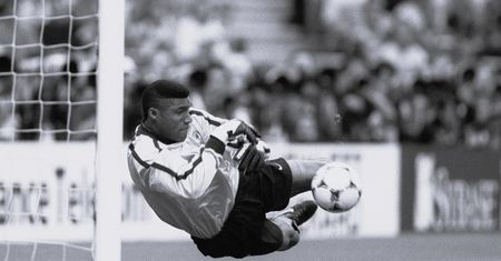 Był synem króla i bramkarzem. Nie żyje Peter Rufai