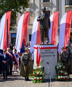 Nielegalne postawienie pomnika Kaczyńskiego? Ruch prokuratury