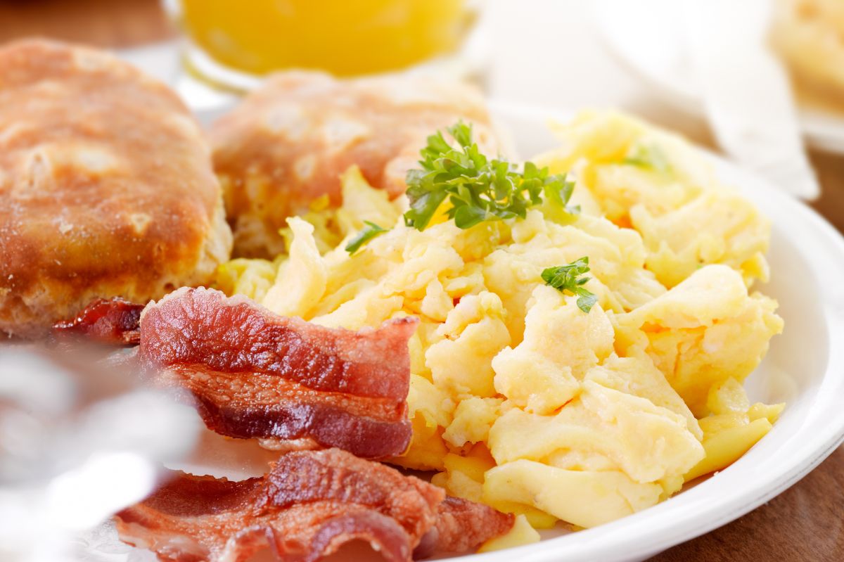 There is no better choice for breakfast. Eat it and your stomach will remain flat until the evening.