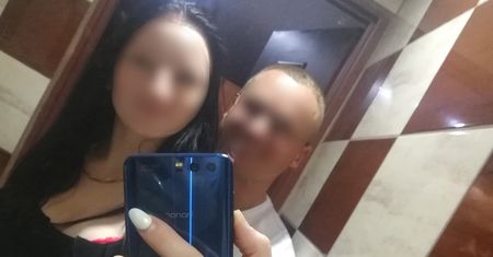 Szokujące zdjęcie 19-latki z Katowic. "Trzepią policjantom telefony"
