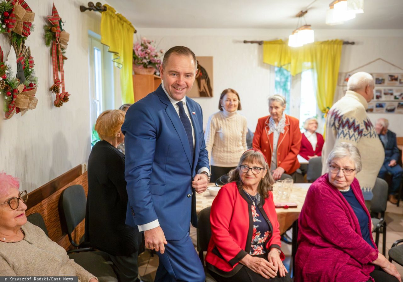 Emerytury Nawrockiego. Prezydent elekt proponuje nową waloryzację. Kto by zyskał?