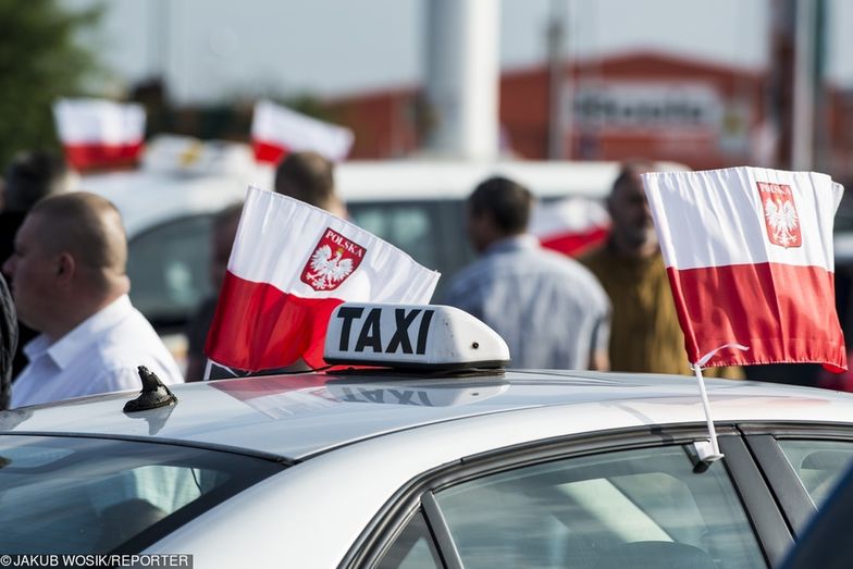Taksówkarze domagają się, aby na rynku przewozy osób obowiązywały licencje.