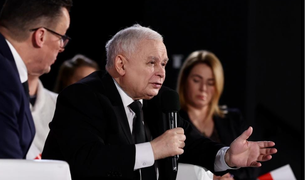 Kaczyński nie chce płacić Sikorskiemu. "Sytuacja skrajnie chora"