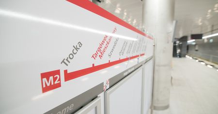 Metro Warszawskie. Ktoś zostawił bagaż na stacji. Utrudnienia w kursowaniu pociągów