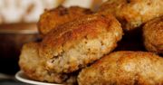 Zamiast robić deser, zawinąłem w nie mięso mielone. Powstały kotlety lepsze od klasycznych