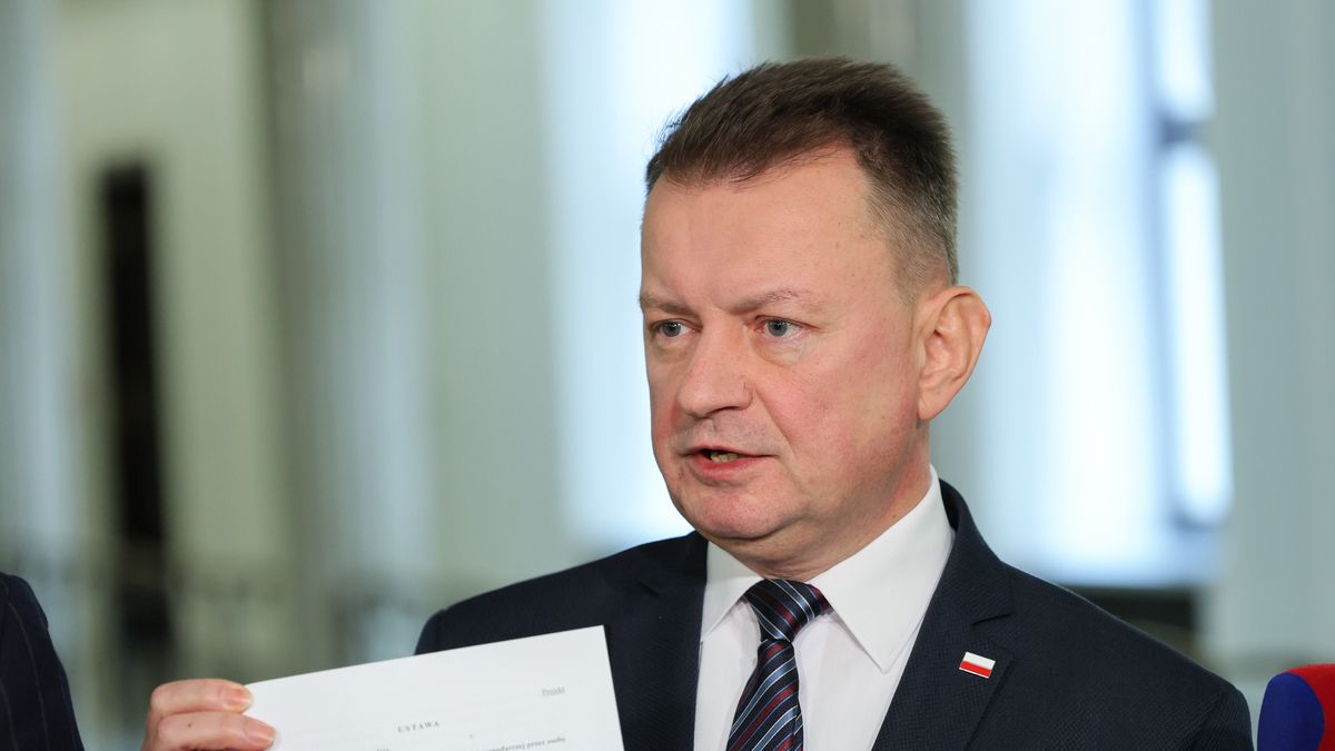 Warszawa, 29.12.2023. Przewodniczący KP PiS Mariusz Błaszczak podczas konferencji prasowej w Sejmie w Warszawie, 29 bm. (amb) PAP/Paweł Supernak