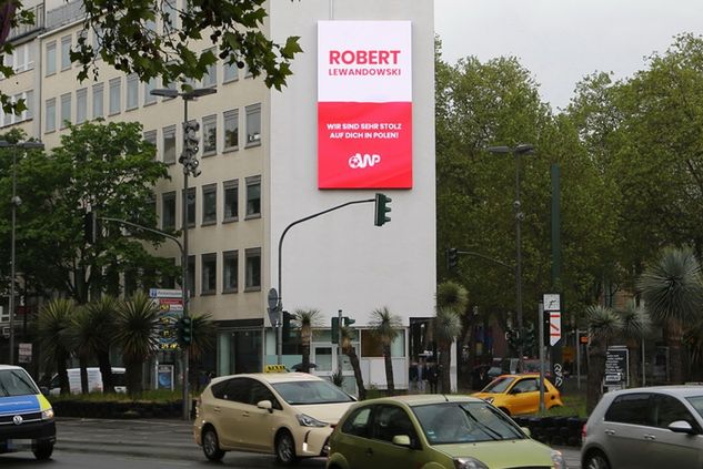 Bilbord dla Roberta Lewandowskiego w Duesseldorfie