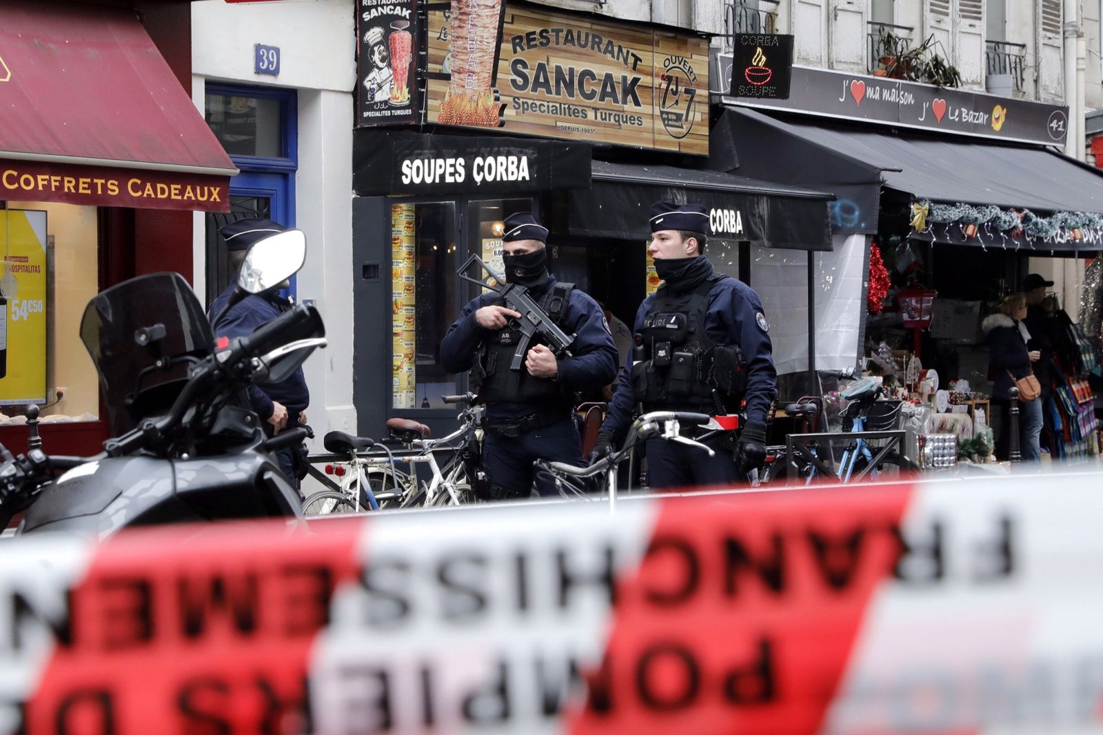 W Paryżu rozległy się strzały. Są zabici i ranni