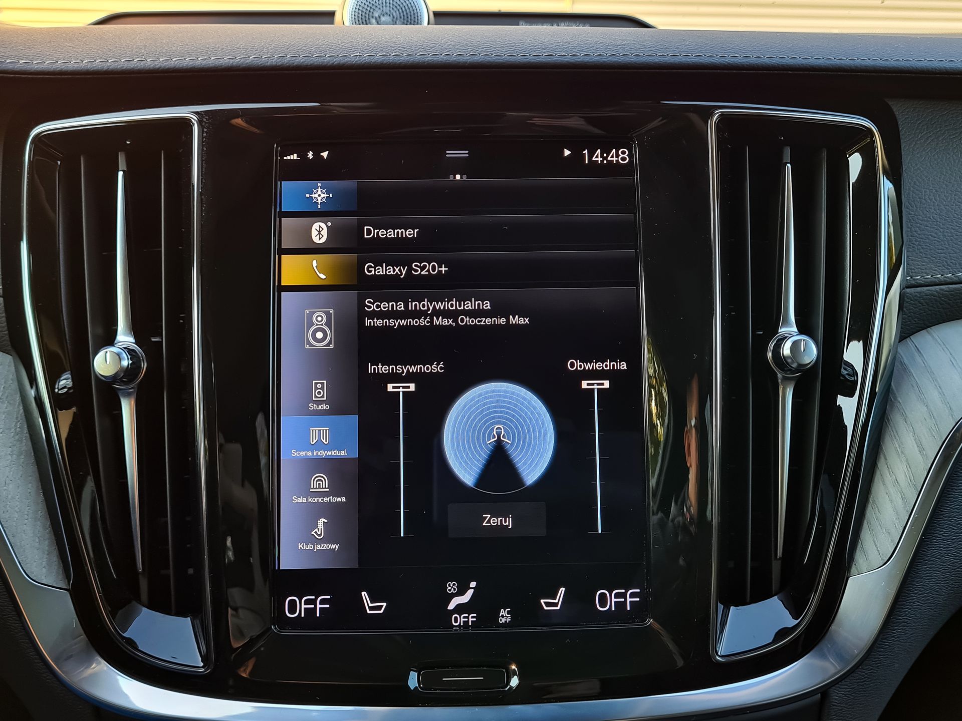 Volvo V60 Cross Country: System info-rozrywki, audio Bowers & Wilkins i systemy bezpieczeństwa 9