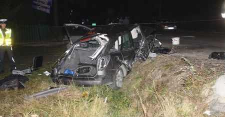 Spowodował wypadek i przed policją ukrył się w wersalce