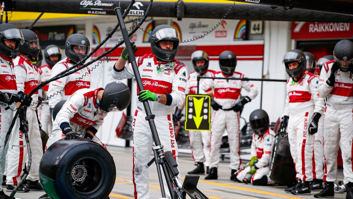 Materiały prasowe / Alfa Romeo Racing ORLEN / Na zdjęciu: mechanicy Alfy Romeo