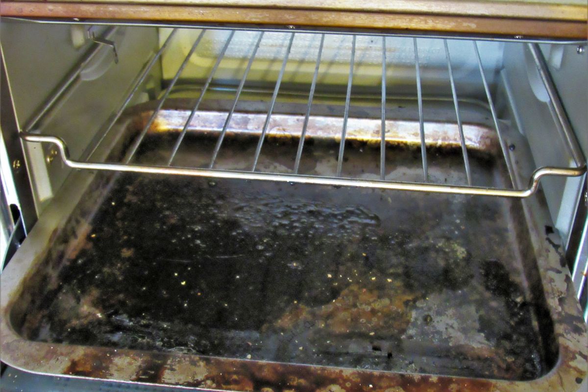 Dirty oven? A coin will help you.