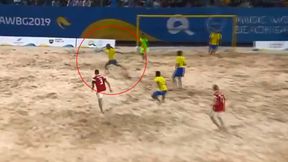 Piękny gol w piłce nożnej plażowej. Brazylijczyk strzelił z własnej połowy (wideo)