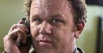 John C. Reilly śpi na stole