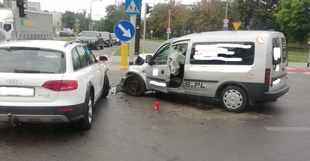 Wymuszenie pierwszeństwa przyczyną zderzenia opla i audi [FOTO]