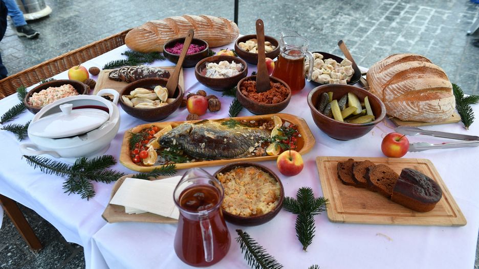 Restauracje, bary, czy sklepy z regionalnymi produktami oferują możliwość zamówienia świątecznych potraw