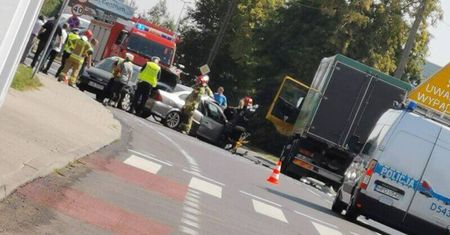 Poważny wypadek na ul. Turystycznej. Ulica jest zablokowana, policja kieruje na objazdy