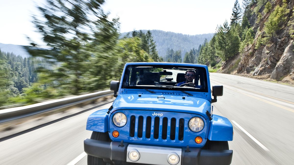 Odkąd w samochodach terenowych zaczęto stosować sprężyny w celu poprawienia komfortu i właściwości, pojawił się nowy problem w postaci tzw. drgań śmierci.