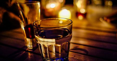 Skażony alkohol spożyło ponad 150 osób. Trwa śledztwo