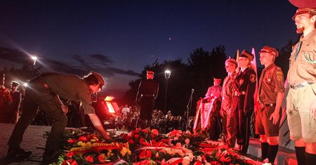 Na Kopcu Powstania Warszawskiego zapalono ogień pamięci