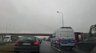Powiat świecki: Wypadek na autostradzie A1. Ciężarówka uderzyła w bariery