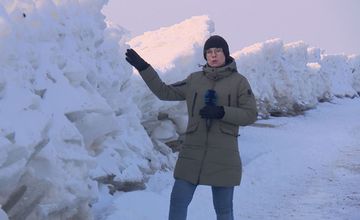 "Pogoda zwykle nie pomaga". Kulisy pracy reporterów na mrozie