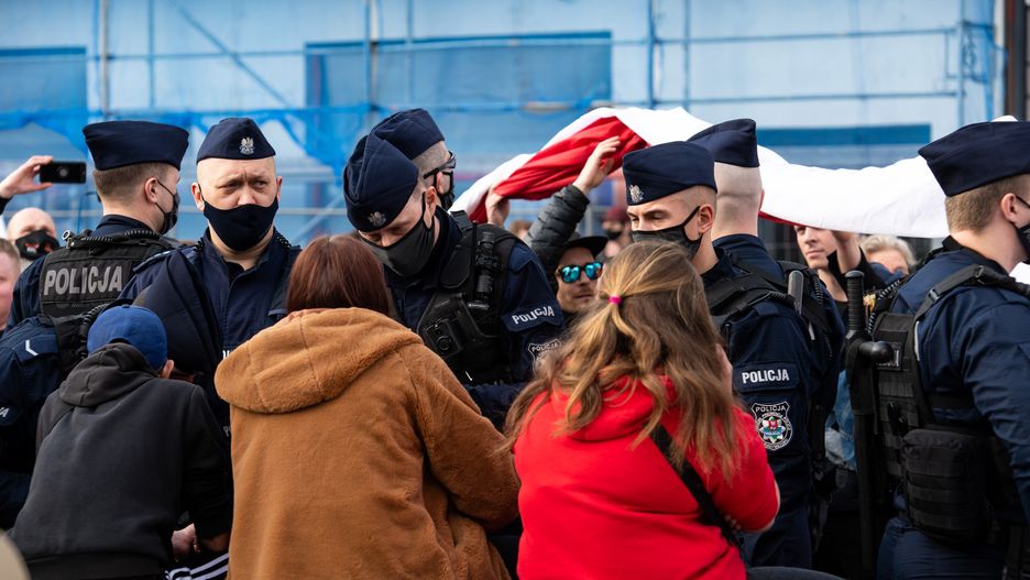 Tylko w czwartek 21 października policjanci wystawili 1780 mandatów karnych za nienoszenie maseczek