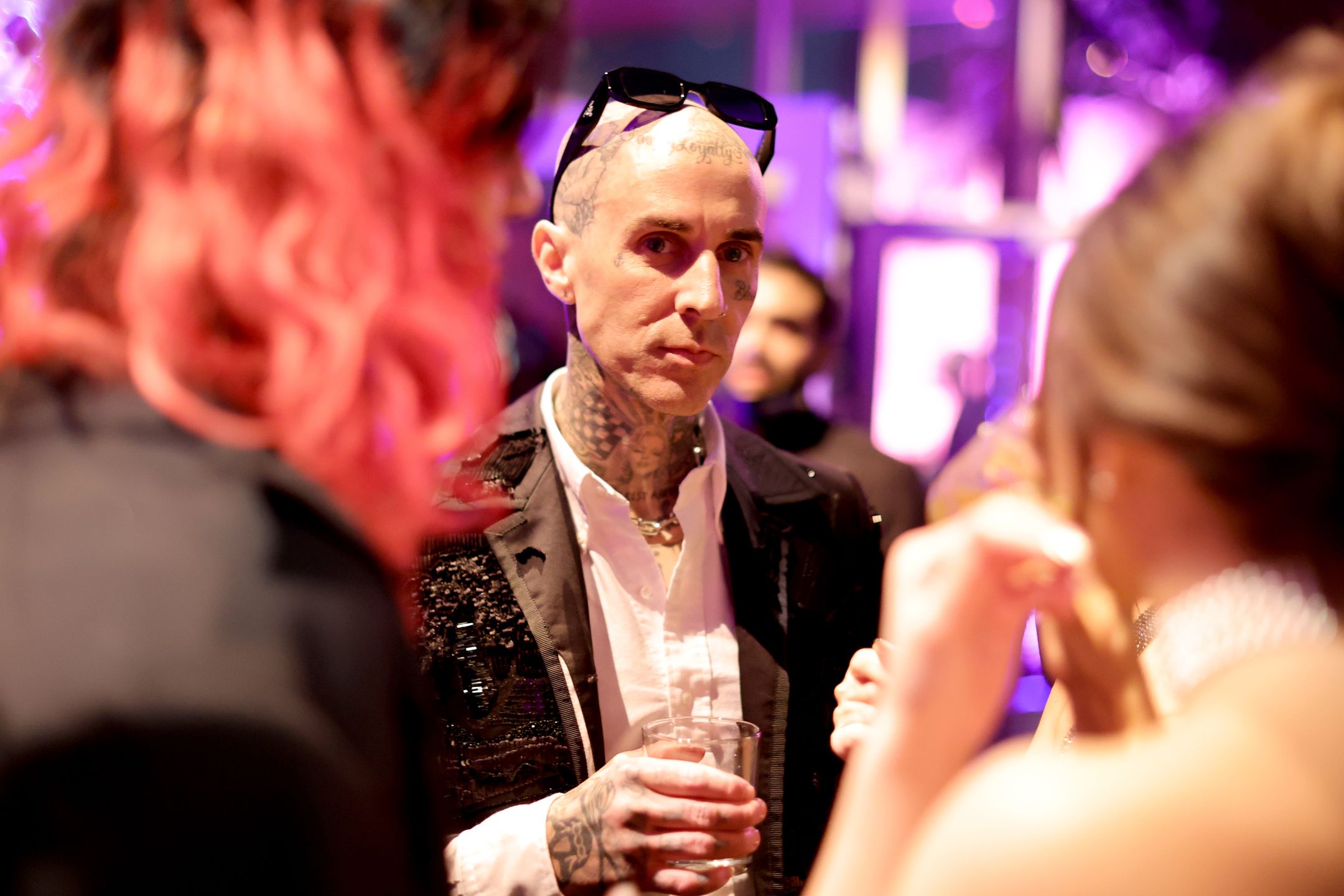 Travis Barker trafił do szpitala! Kourtney Kardashian i 16-letnia córka muzyka uczestniczyły w interwencji