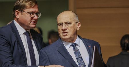 Ostatnie dni Raua w MSZ? Wręczył ważne nominacje
