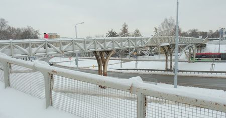 Rusza przebudowa kładki dla pieszych nad ul. Filaretów. Okolicznych mieszkańców czeka kilka miesięcy utrudnień